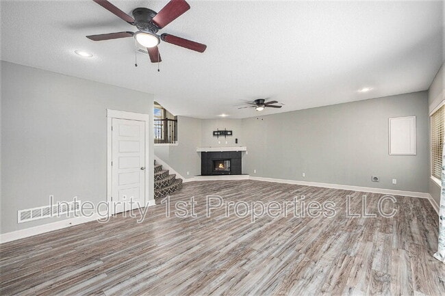 Building Photo - 6388 NW Sioux Dr