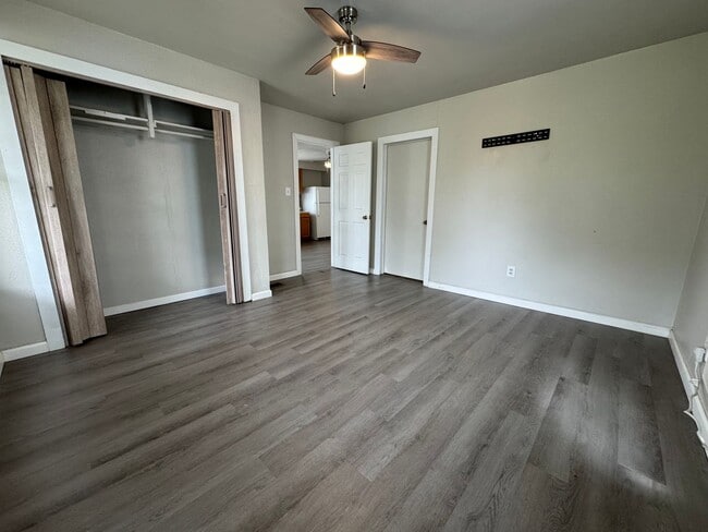 Building Photo - Room to Roam: Rent this 'Yardtastic' 2 Bed...