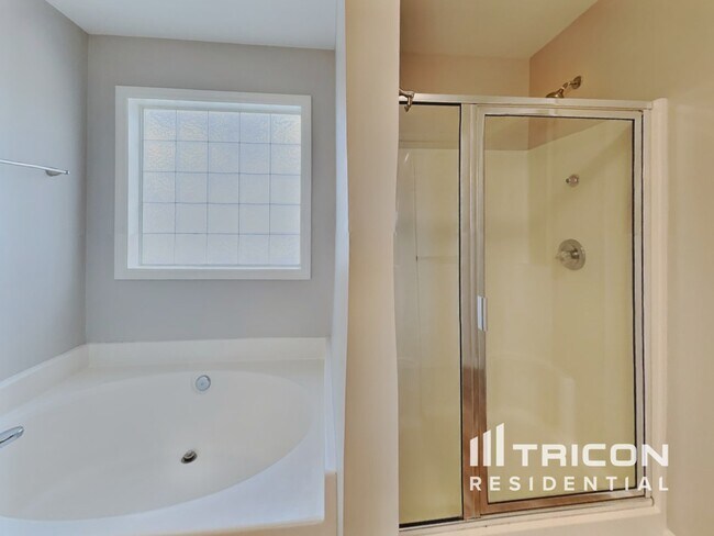 Building Photo - 547 Hay River St