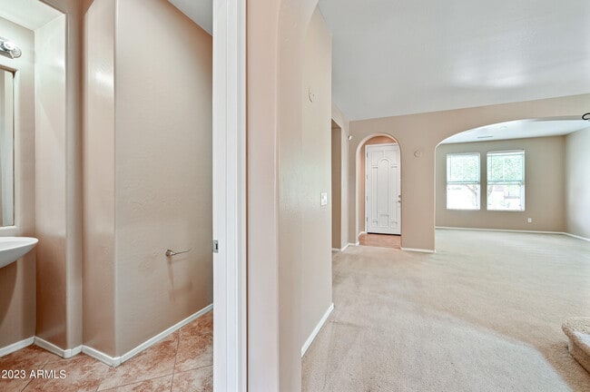 Building Photo - 1165 E Gail Dr