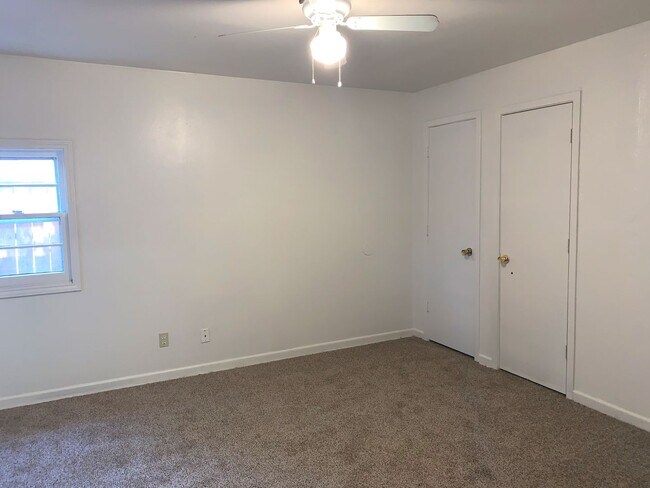 Building Photo - Pre-Leasing  3 Bed 1 Bath