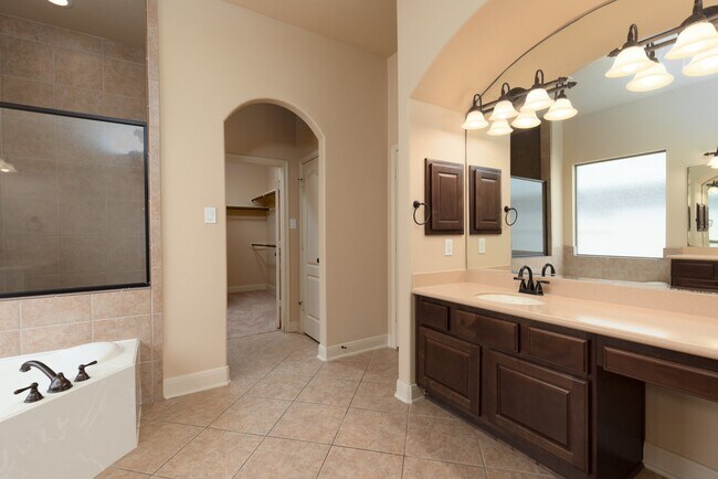Building Photo - 17303 Quiet Shores Dr