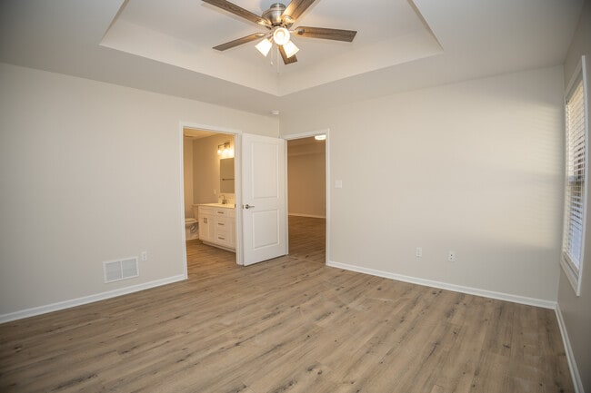 Building Photo - 834 El Dorado Dr