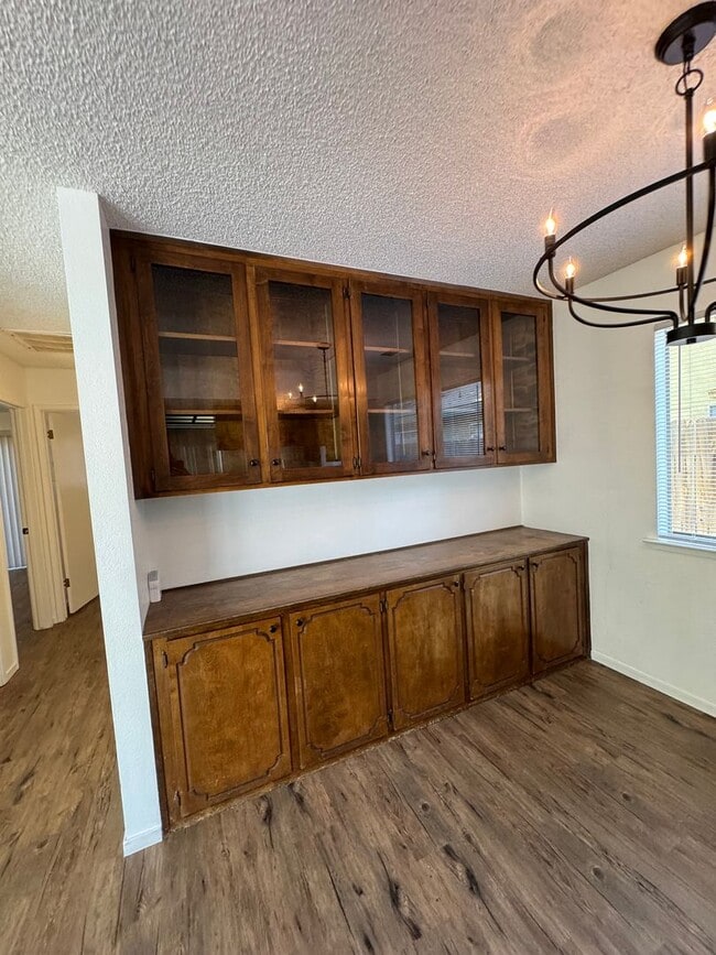 Building Photo - 3951