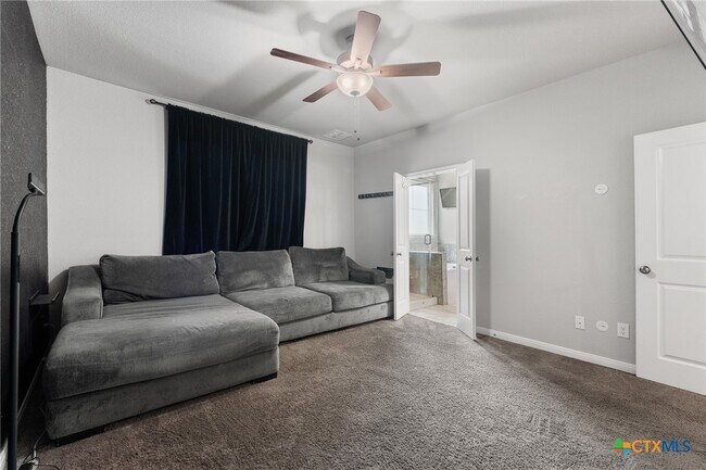 Building Photo - 6206 Golden Gate Dr
