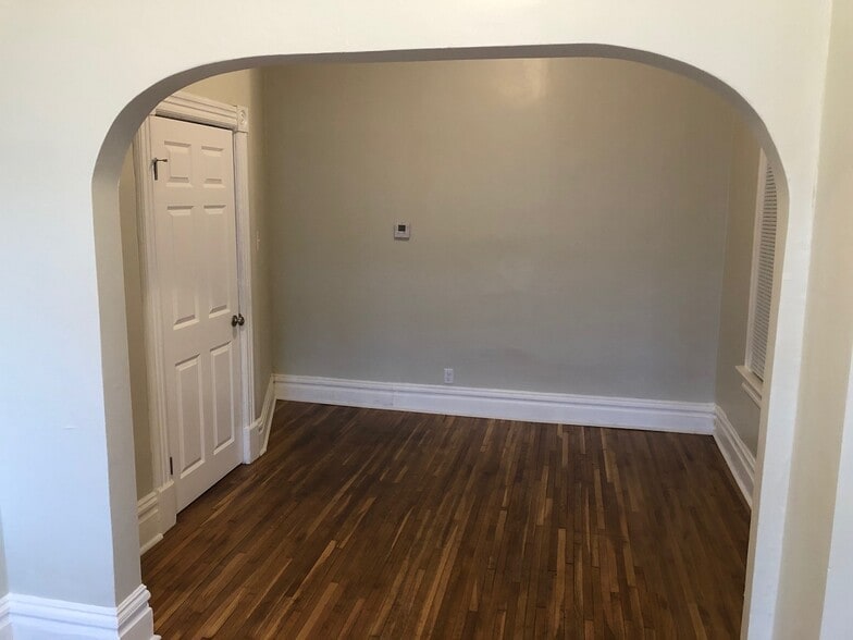 Building Photo - 694 6th St E