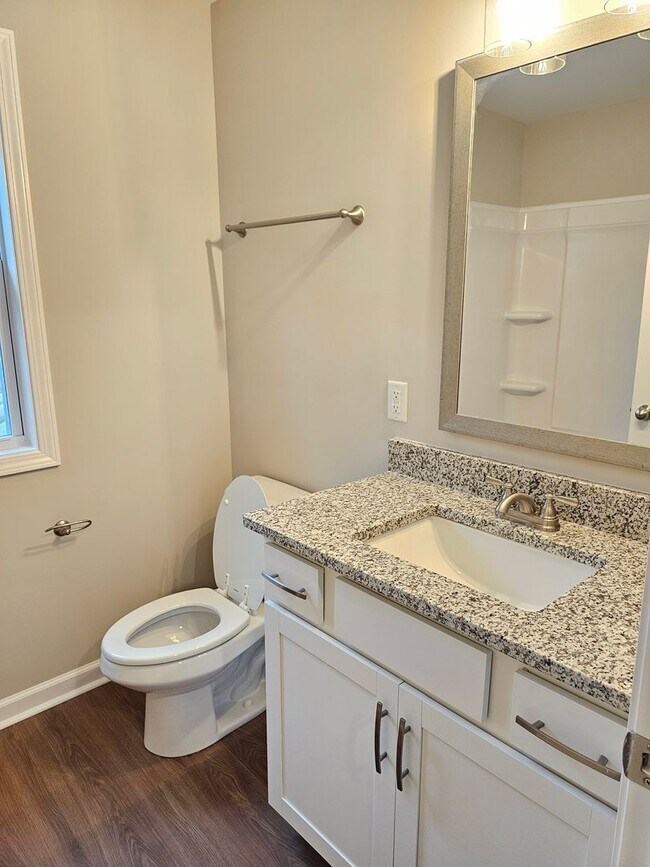 Building Photo - 1/2 Off FIRST MONTH'S RENT! MAY SPECIAL ON...