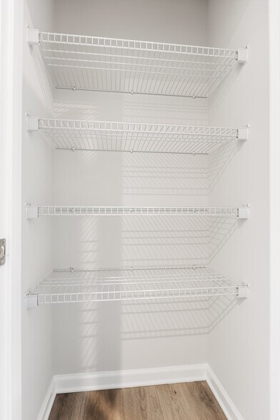 Building Photo - 10 Sidney Ln