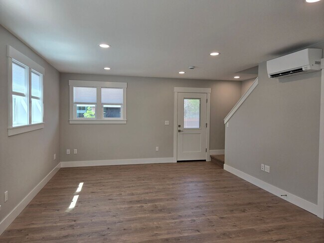 Building Photo - 9136 N Portsmouth Ave