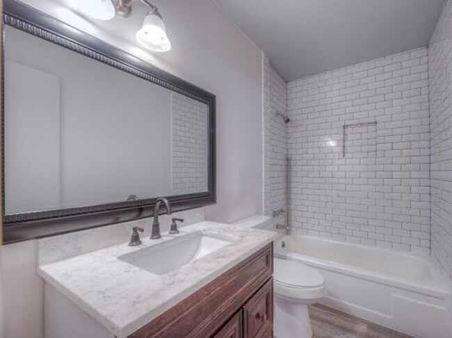Building Photo - Spacious 3 Bedroom, 2 Bath Duplex with Garage, Washer & Dryer Included – Move-In Ready!