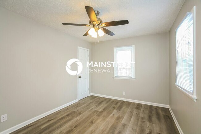 Building Photo - 3 Bedroom Pet-Friendly Home in Indianapolis, IN with Main Street Renewal