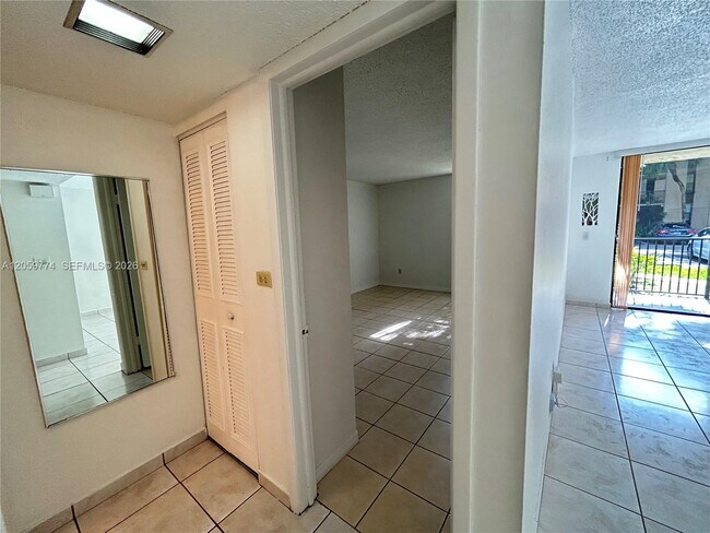 Building Photo - 14301 N Kendall Dr