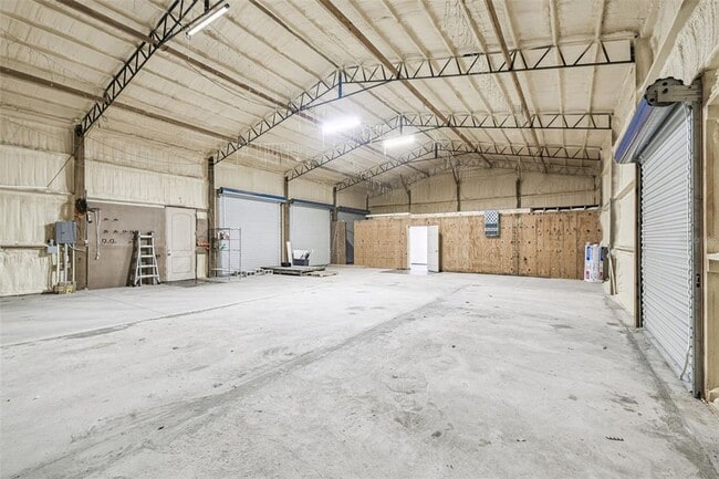 Building Photo - 16453 Pawnee Dr