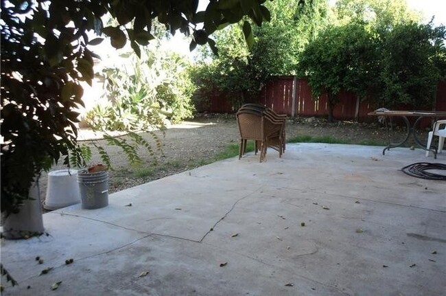 Building Photo - LIVE THE DREAM IN A PRIVATE HOA COMMUNITY ...
