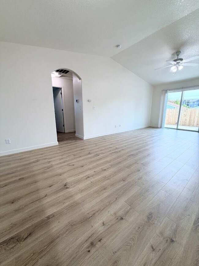 Building Photo - Fontana Duplexes