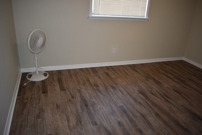 Building Photo - 4735 Redstone Dr