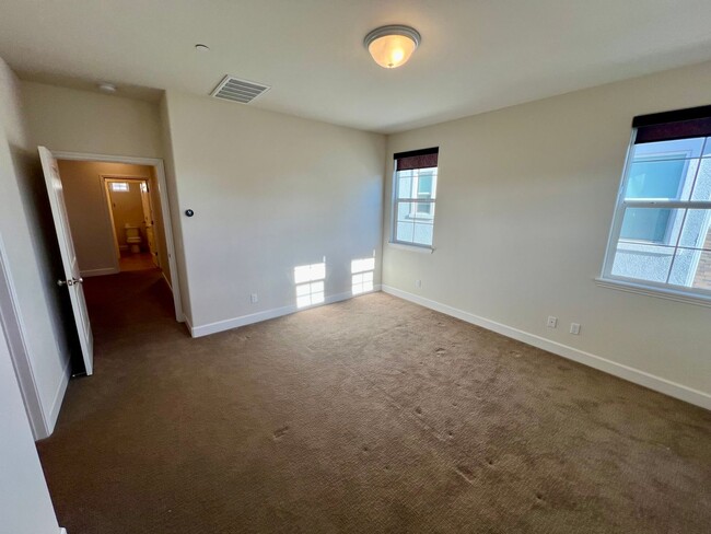 Building Photo - Lovely East Garrison 3 bedroom 2.5 bathroo...