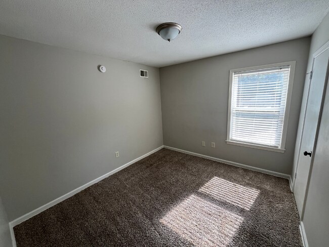 Building Photo - Spacious 4BR/2BA Memphis Home | 1,913 Sq Ft, Hardwood Floors, Brick Fireplace & Fenced Yard