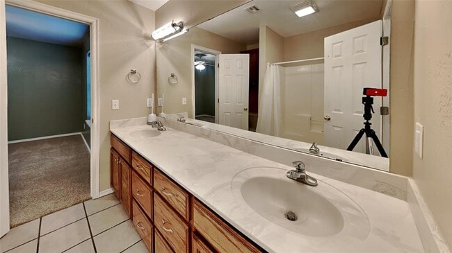 Building Photo - 1590 Deerwood Tr