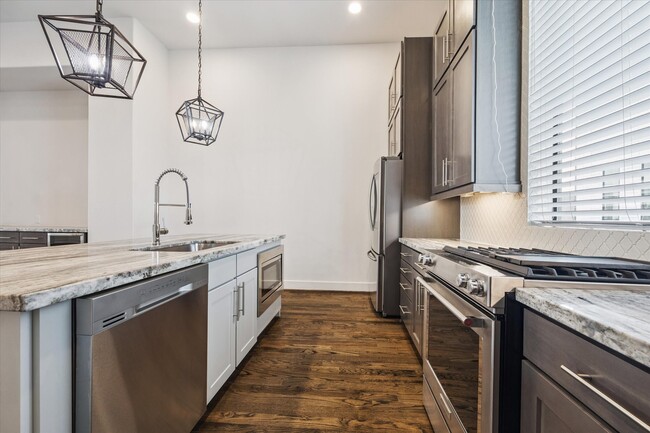 Building Photo - 1120 Ennis St