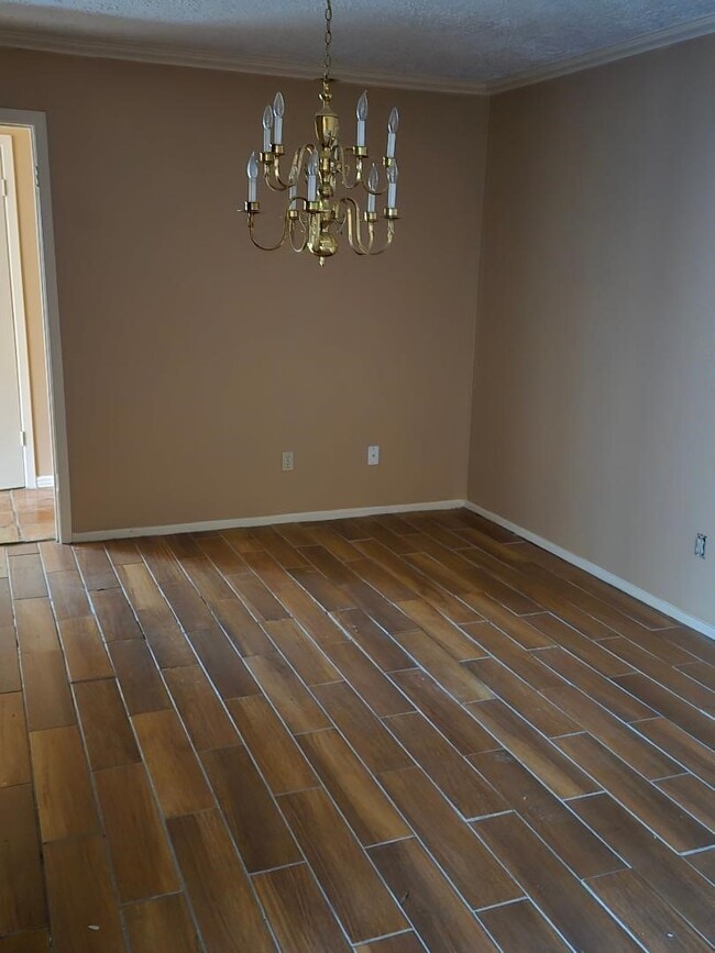 Building Photo - 8526 Quailcrest Dr