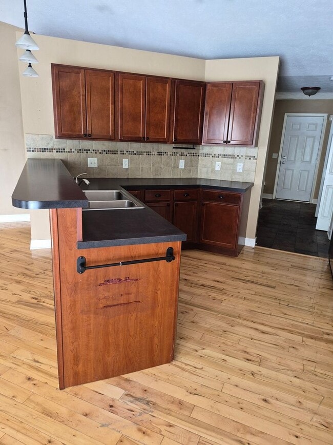 Building Photo - 79 Rogue River View Dr NE