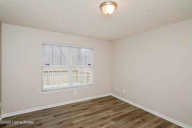 Building Photo - 6526 Bridle View Cir