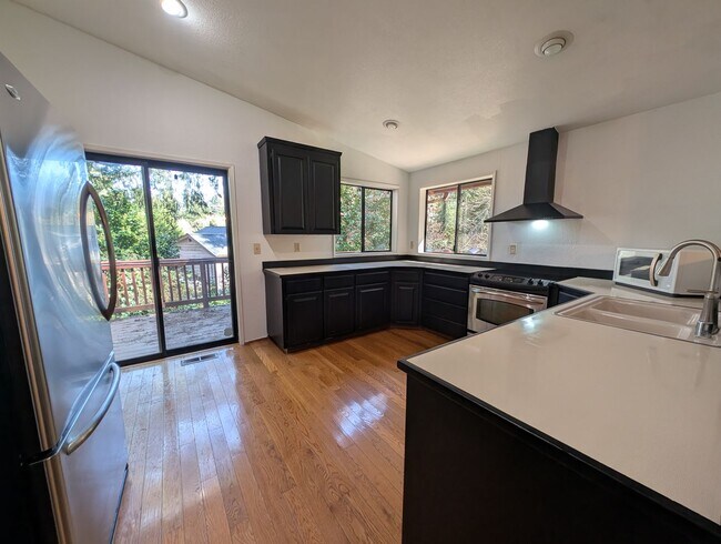 Building Photo - Tracyton Stunner! Available Now! 1/3 Acre FULLY Fenced.