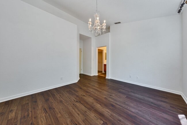 Building Photo - Charming 3-Bed Home in Prime Folsom Locati...