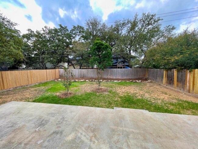 Building Photo - 8858 Roquefort