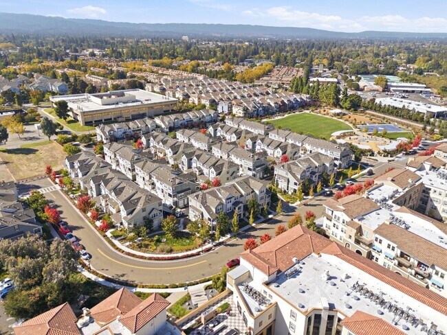 Building Photo - 394 Circuit Wy