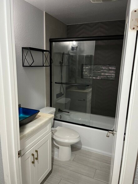 Building Photo - 10808 Aderman Ave