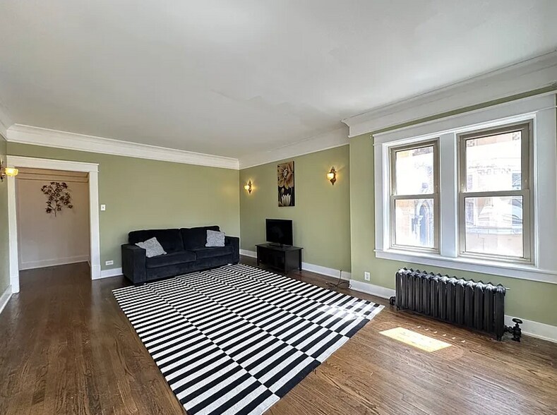 Building Photo - 5024 N Ridgeway Ave