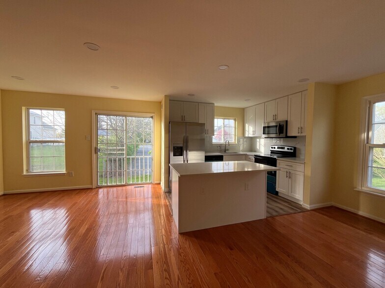 Building Photo - 11219 Potomac Oaks Dr