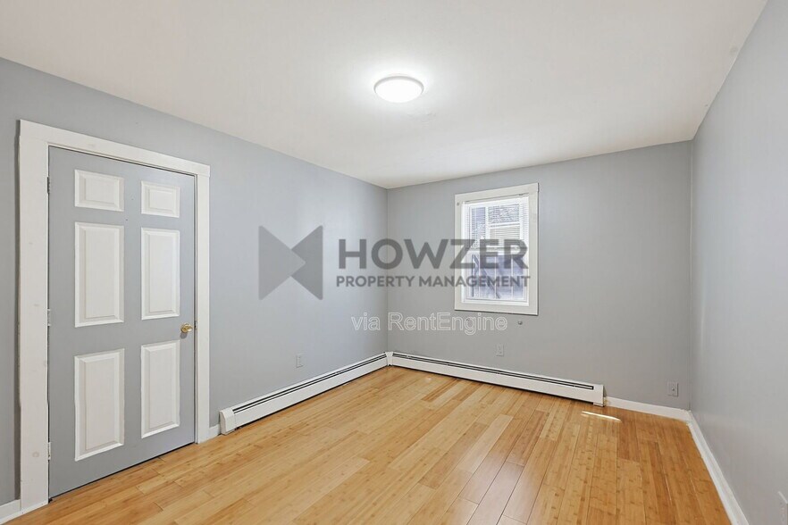 Building Photo - 112 Clark St