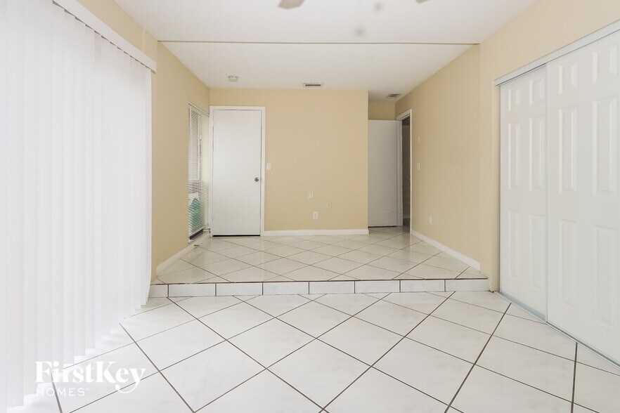 Building Photo - 1035 Cameo Cir