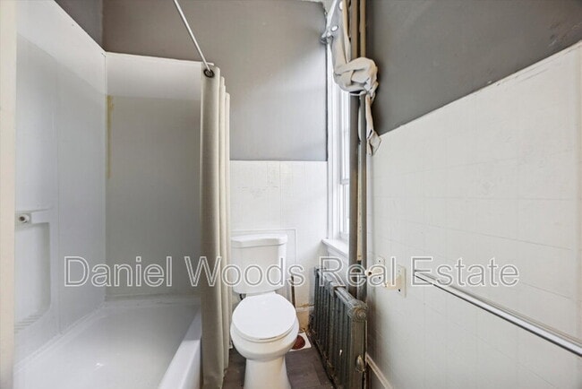 Building Photo - 330 Kerlin St