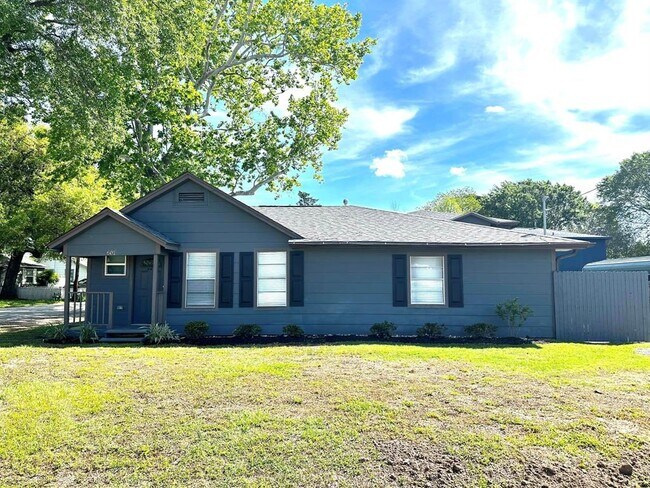 Primary Photo - 601 S Cherry St