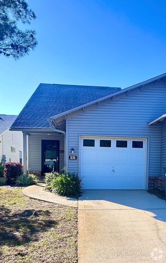 Building Photo - Charming Townhome for Long-Term Rental in ...