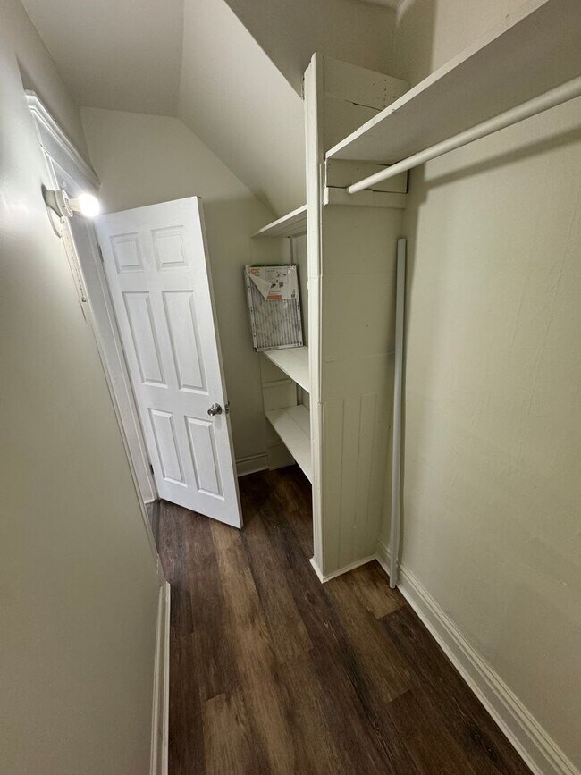 Building Photo - 1030 19th St