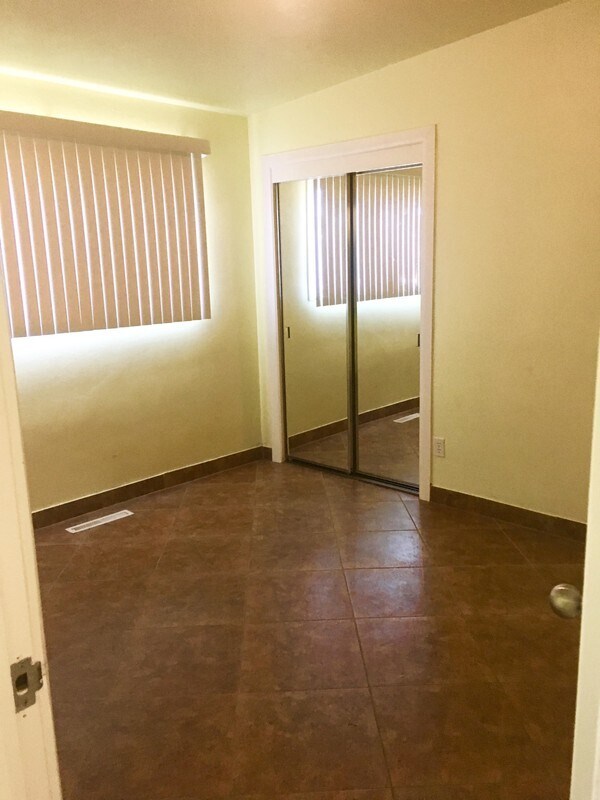 Building Photo - 682 N 1130 E