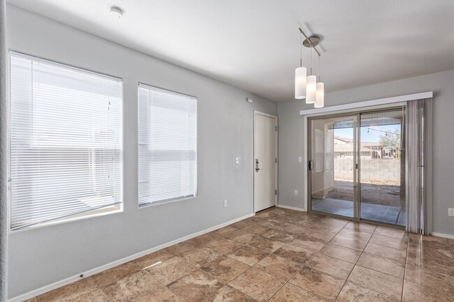 Building Photo - Amazing 3 Bedroom Home in Great Queen Cree...