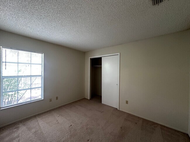 Building Photo - 3723 Narroline Dr