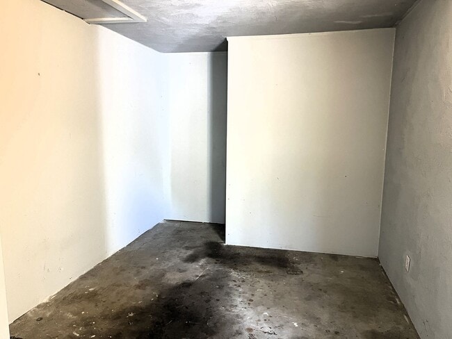 Building Photo - 2404-2406 7th [PRM: Henry] (2)