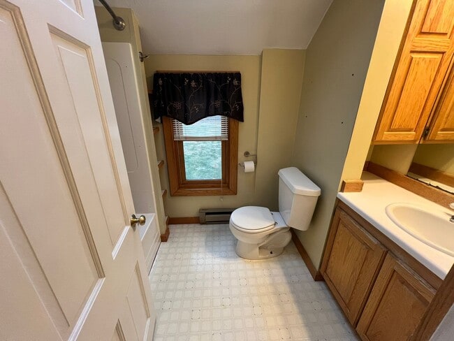 Building Photo - Beautiful, Single Family Colonial for Rent in Springfield!