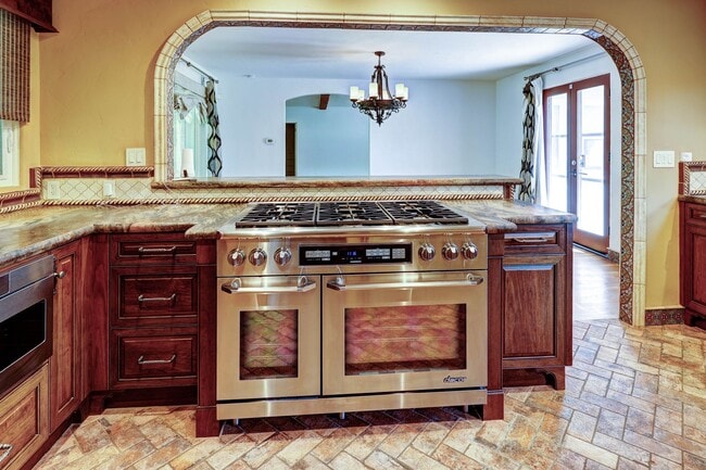 Building Photo - 4530 N Wilson Ave