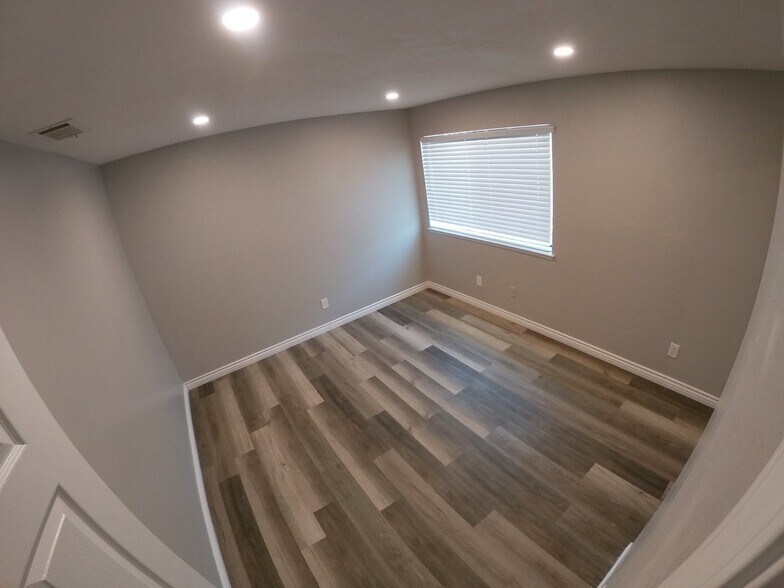 Guest Bedroom - 17350 Pinnell St