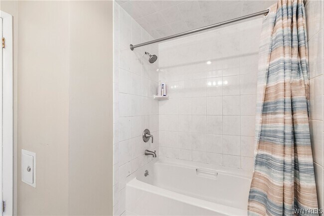 Building Photo - 36 Crescent Ct