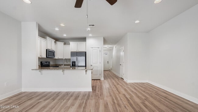 Building Photo - 7675 Shadow Lake Dr