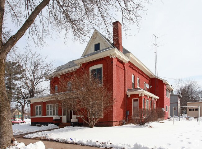 Primary Photo - 902 7th St E